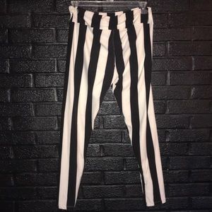 LuLaRoe Pants - LuLaRoe Tall & Curvy striped leggings LuLaRoe Pants - LuLaRoe Tall & Curvy striped leggings
